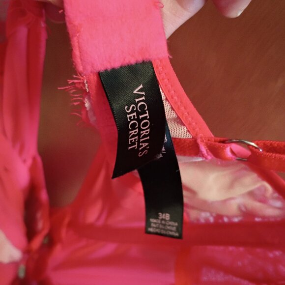 Victoria Secret - Picture 3 of 3
